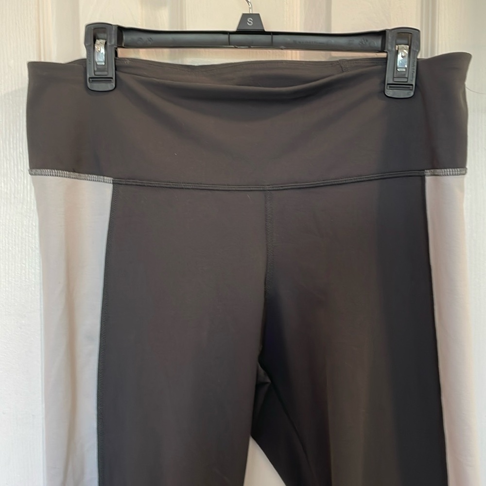 UNDER ARMOUR FULL LENGTH LEGGINGS DARK & LIGHT GRAY AND WHITE SIZE X LARGE